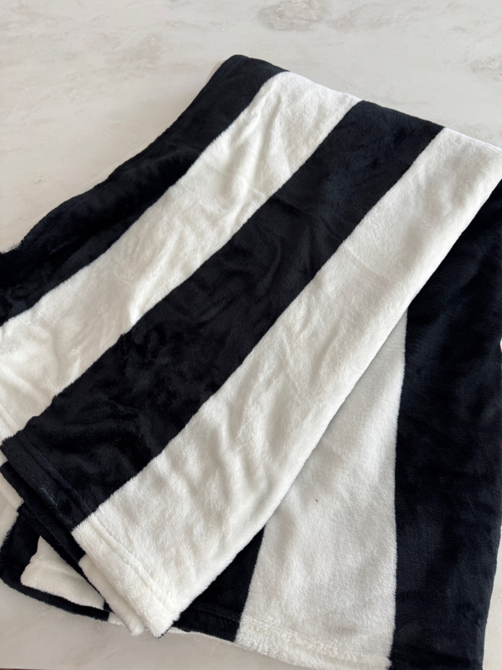 Classic Black and White Striped Plush Throw Blanket - Brand Not Specified